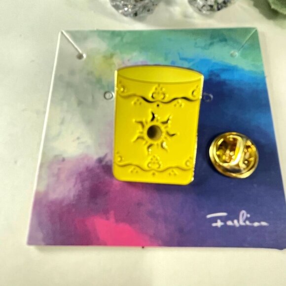 Lantern Tangled Lapel Pin Sun Glowing Lights Rapunzel Princess Brooch Badge Gift - Picture 4 of 6